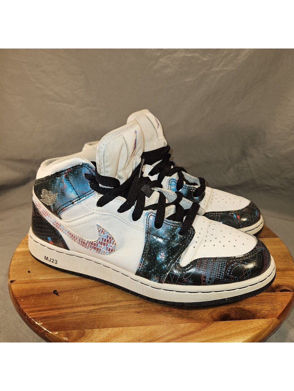 Nike Air Jordan 1 Mid 3D Take Flight GS Yth Sz 7Y / WMN Sz 8.5 Galaxy BQ6931-114